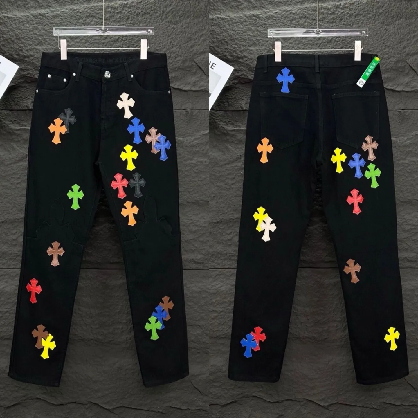 P280 💰 (Top version) Chrome hearts & Chrome hearts High-end Chrome hearts flame color leather cross patchwork leather jeans Original hardware accessories washed and other elevators, QR code analysis are all purchased from the original factory, high degree of restoration, you are welcome to compare the products ~ Three-dimensional version Loose and comfortable, not flattering, taller and slimmer Dachang Seiko Original factory quality control Same style for men and women Can be matched with couples Versatile recommendation Necessary jeans for all seasons Hipsters have been disappointed From the quality selection of fabrics, the tailoring of details, and the matching of patterns, everything is impeccable! The upper body is so handsome when worn...it can be easily worn by men, women and children! The craftsmanship is made of heavy-duty washed pure cotton denim fabric. After washing, it is soft and thick and looks very stylish when worn. Color: black Size: 28, 30, 32, 34, 36 (S-XXL)